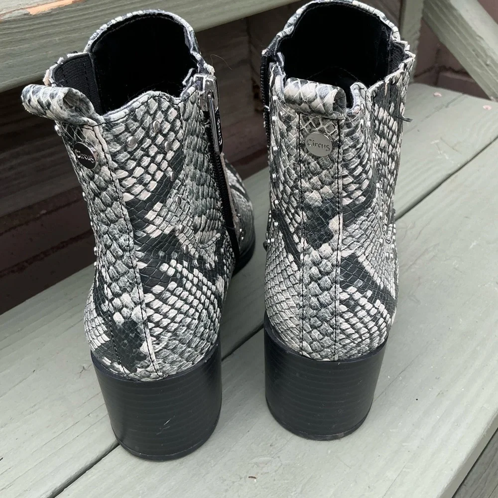 Circus by Sam Edelman Black and White Snake Print Studded Ankle Boots Size 9.5
